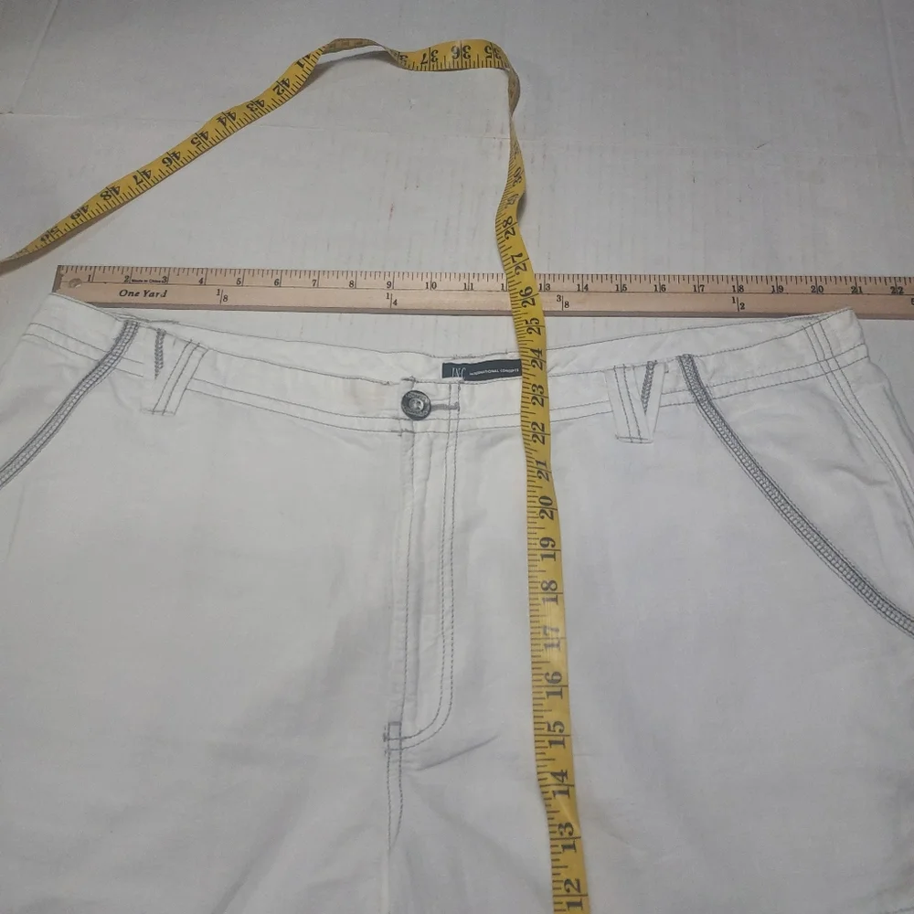 I.N.C International Concept Men's White Shorts Size 40.